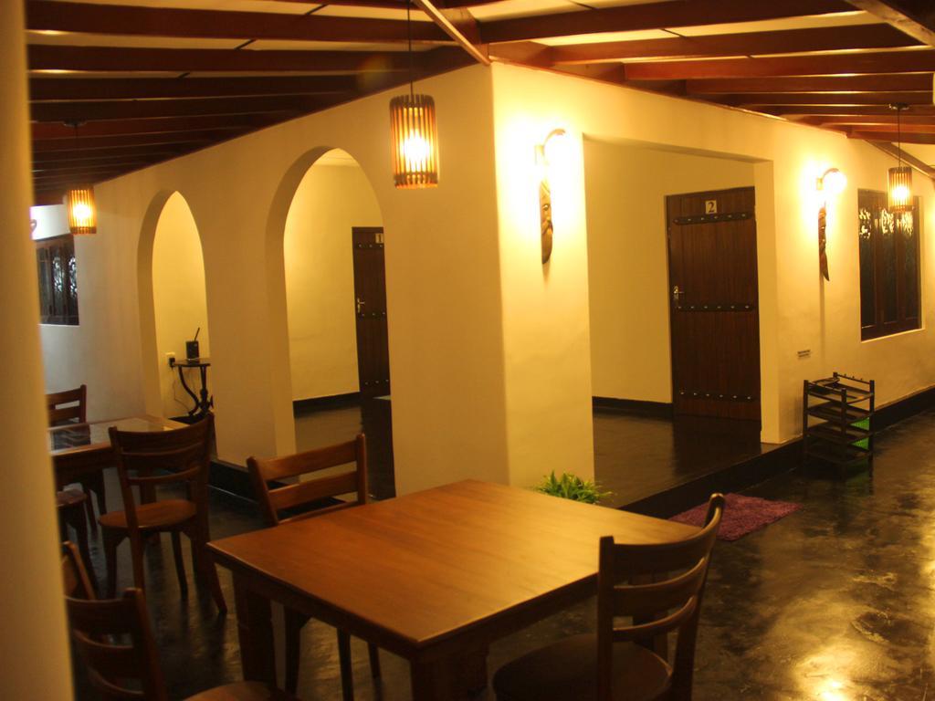 Sooriya Sewana Guest House Banduramulla Extérieur photo