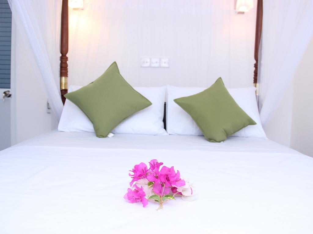 Sooriya Sewana Guest House Banduramulla Chambre photo