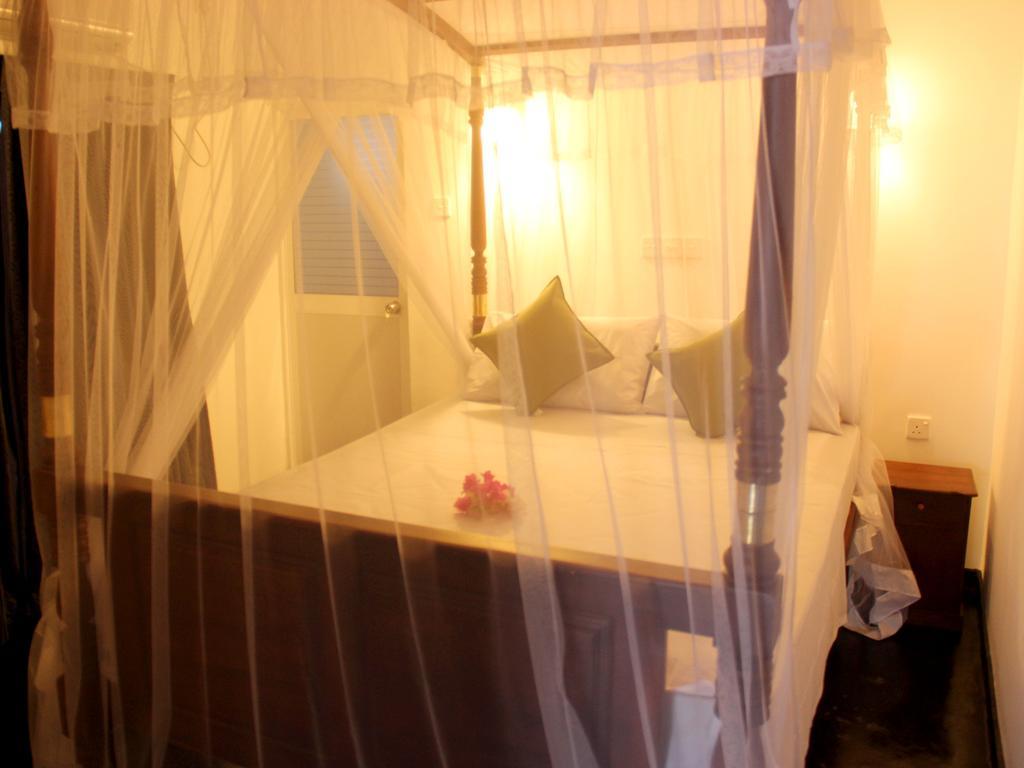 Sooriya Sewana Guest House Banduramulla Chambre photo